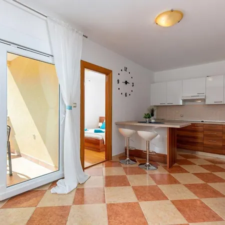 Apartment Mit Balkon Und Meerblick By Interhome