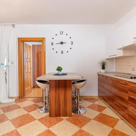 Mit Balkon Und Meerblick By Interhome Apartament